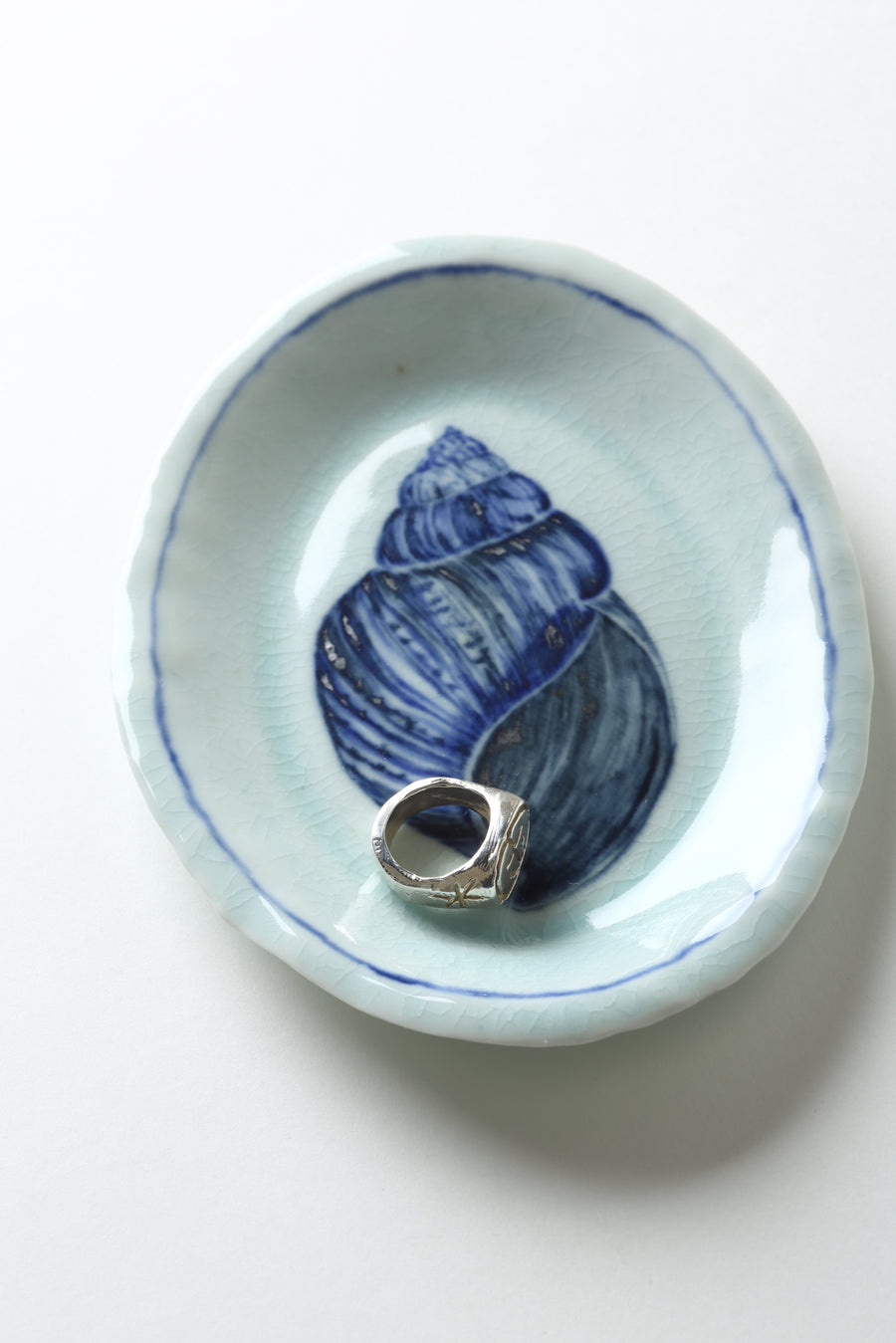 Ariel Clute Shell Plate detail with ring
