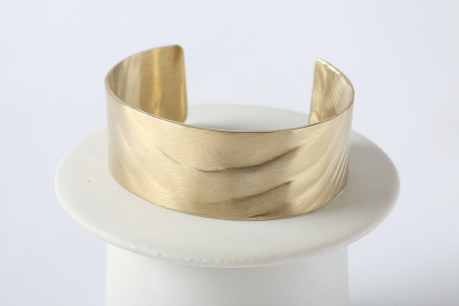 Large wavy cuff