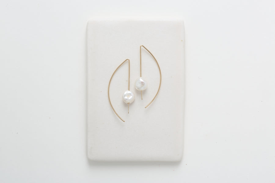 Fail Keshi Pearl Arch Earring